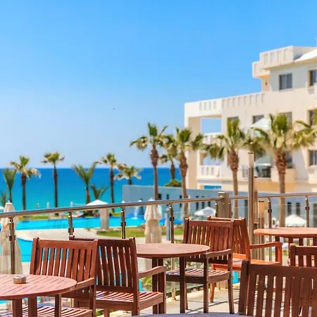 Blue Lagoon Kosher 4* פאפוס