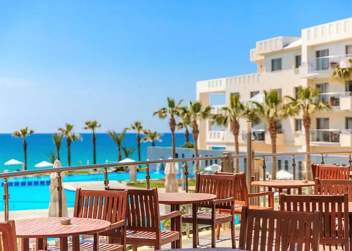 Blue Lagoon Kosher 4* פאפוס