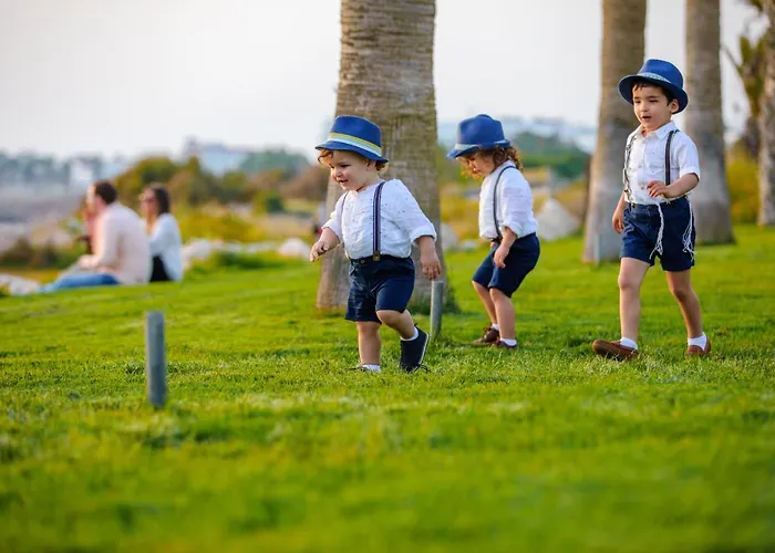 מלון Blue Lagoon Kosher פאפוס